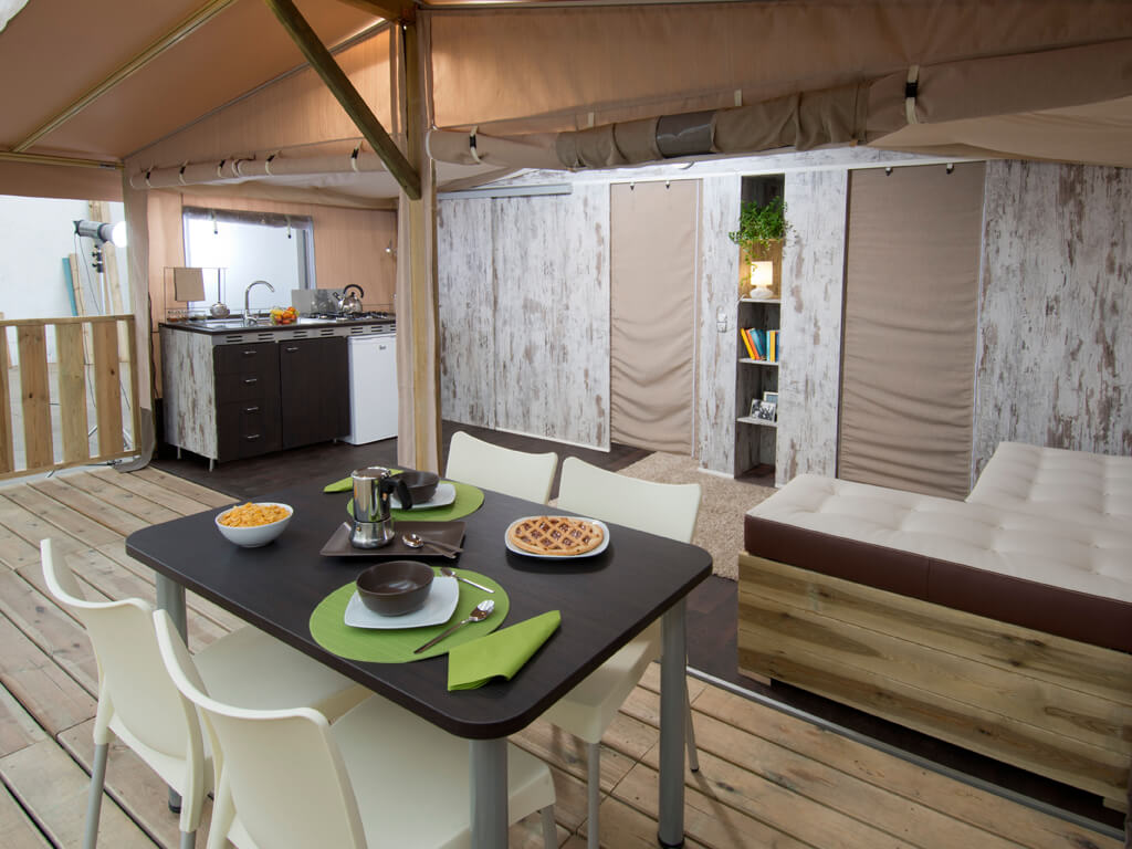 Camping Santa Marina Glamping tent terrace with dining table