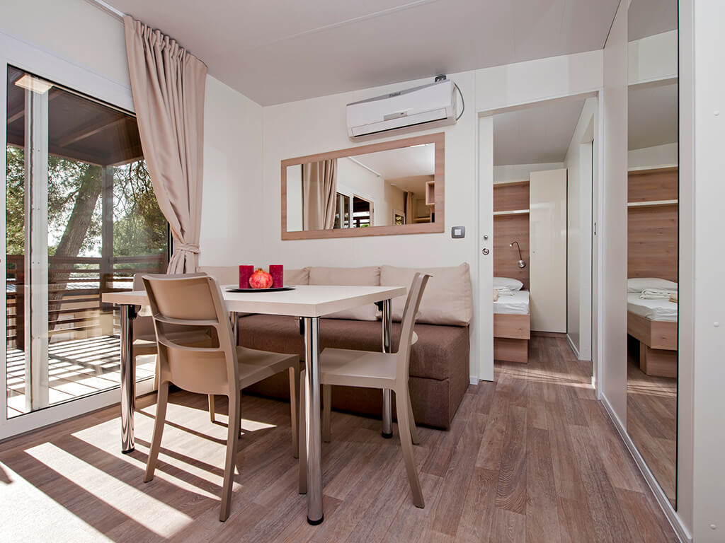 Camping Porton Biondi Premium mobile home interior 8